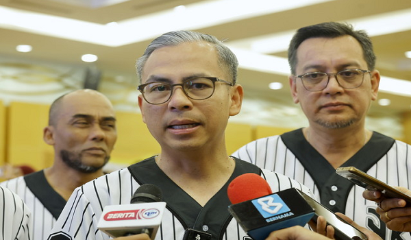 Menteri Komunikasi, Datuk Fahmi Fadzil ditemui pemberita selepas menghadiri Perhimpunan Bulanan Kementerian Komunikasi./BERNAMA